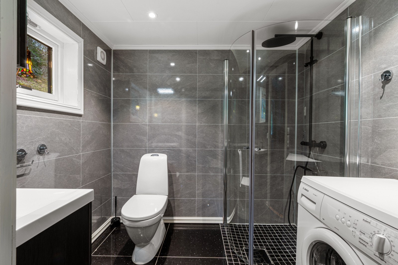 Pent og moderne helfliset bad fra 2019/2020. Galleribilde