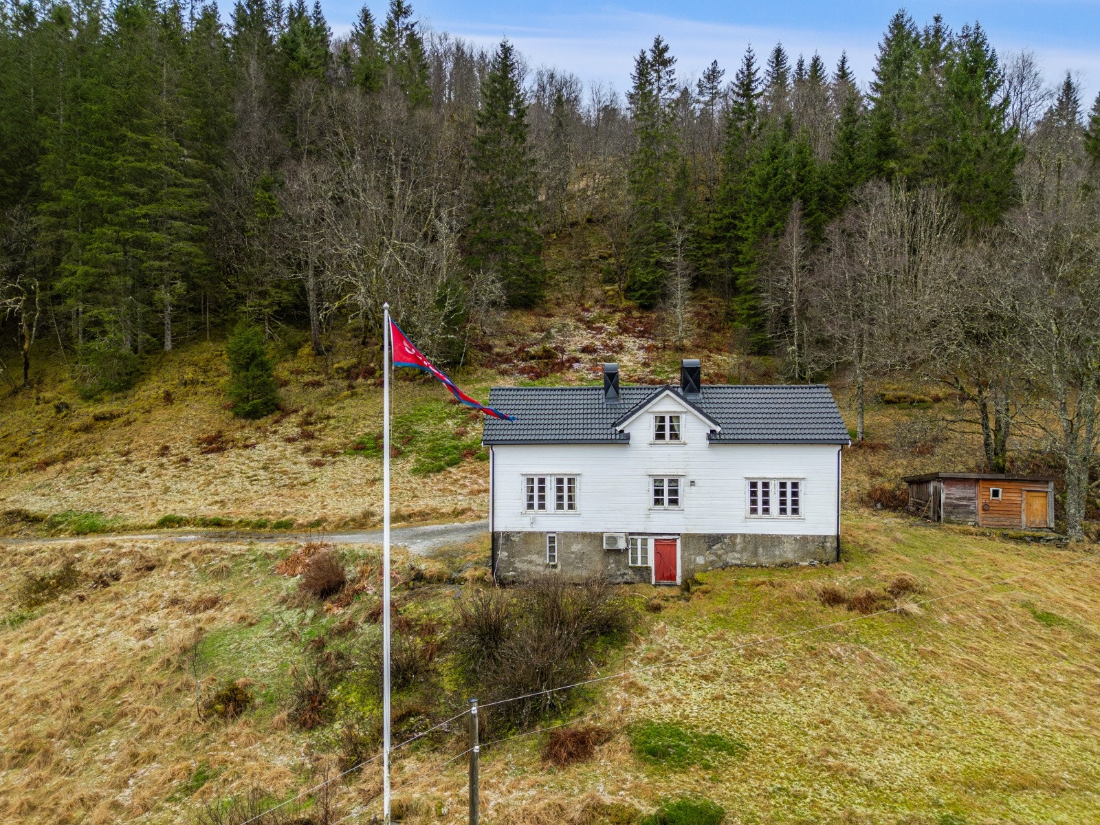 Aktiv Eiendomsmegling v/ Aleksander Lenning har gleden av å presentere Bruvikdalsvegen 567! Galleribilde