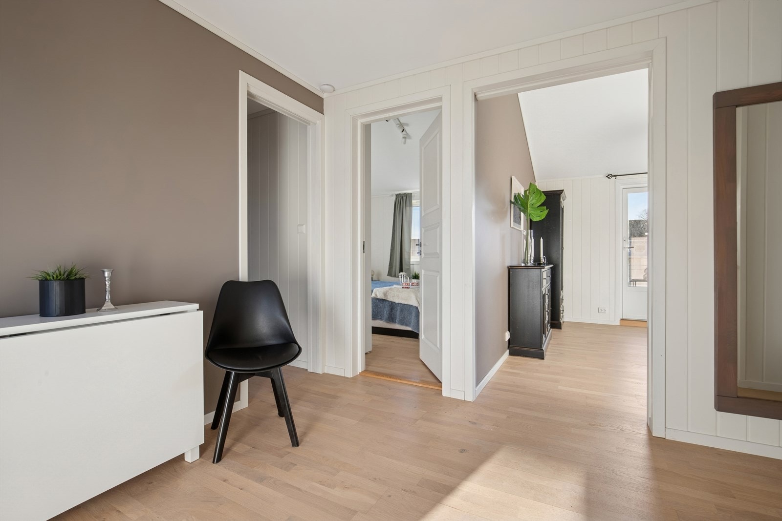 Kjøkken mot soverom og stue. Galleribilde