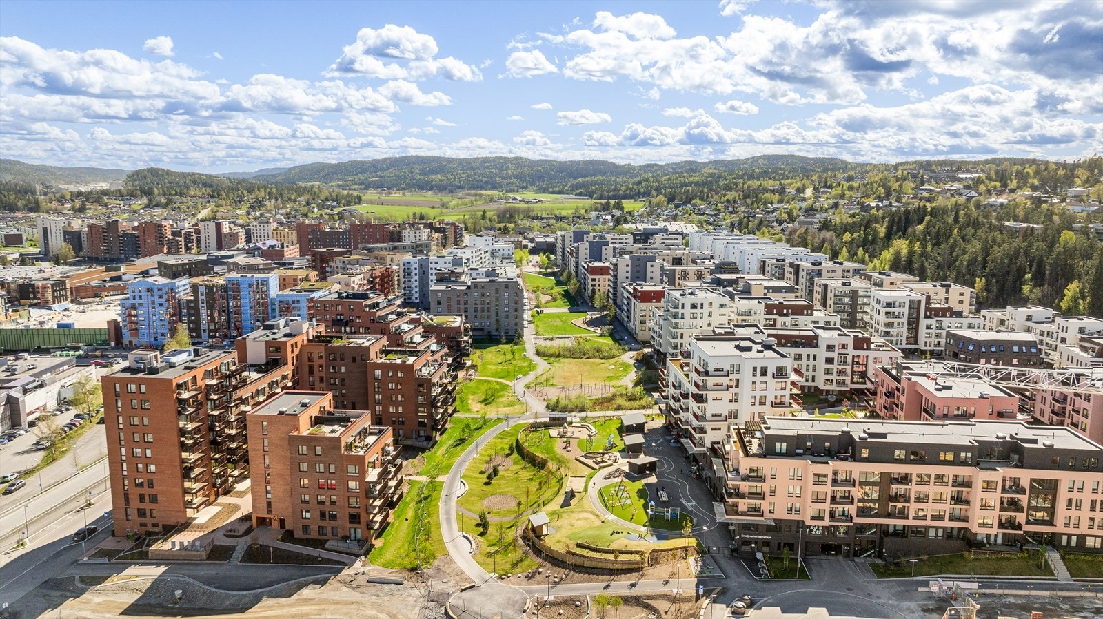 Gårdskvartalet ligger på en høyde i Skårerbyen. Galleribilde