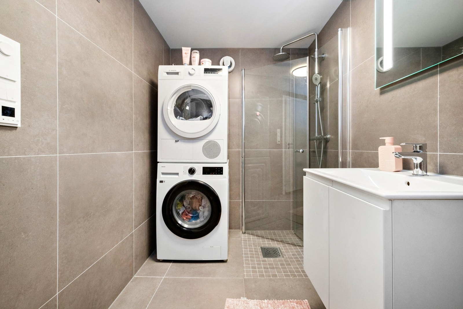 Opplegg for vaskemaskin og tørketrommel Galleribilde