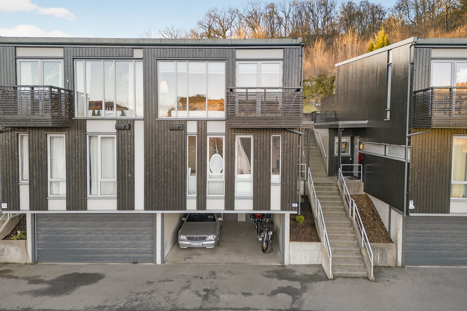 Boligen er fra 2008 og holder normalt god standard. Praktisk innredet over 2 plan med god planløsning. Galleribilde