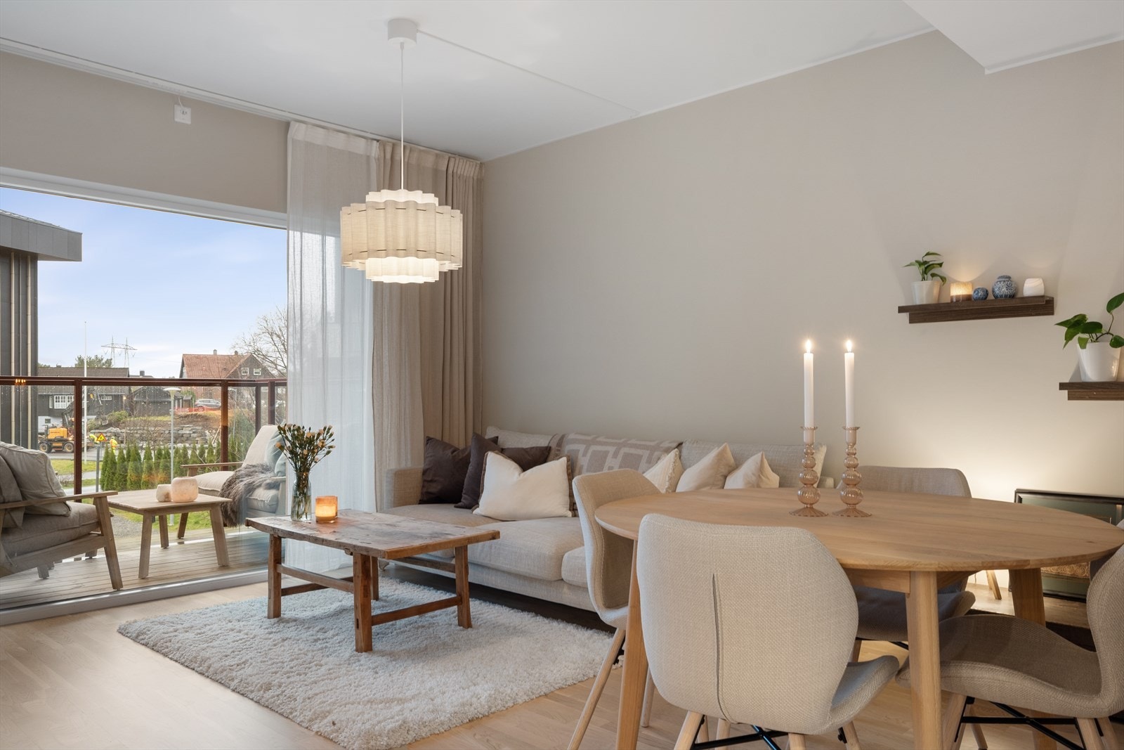 Stuen er lett å innrede og måler hele 25 kvm. Galleribilde