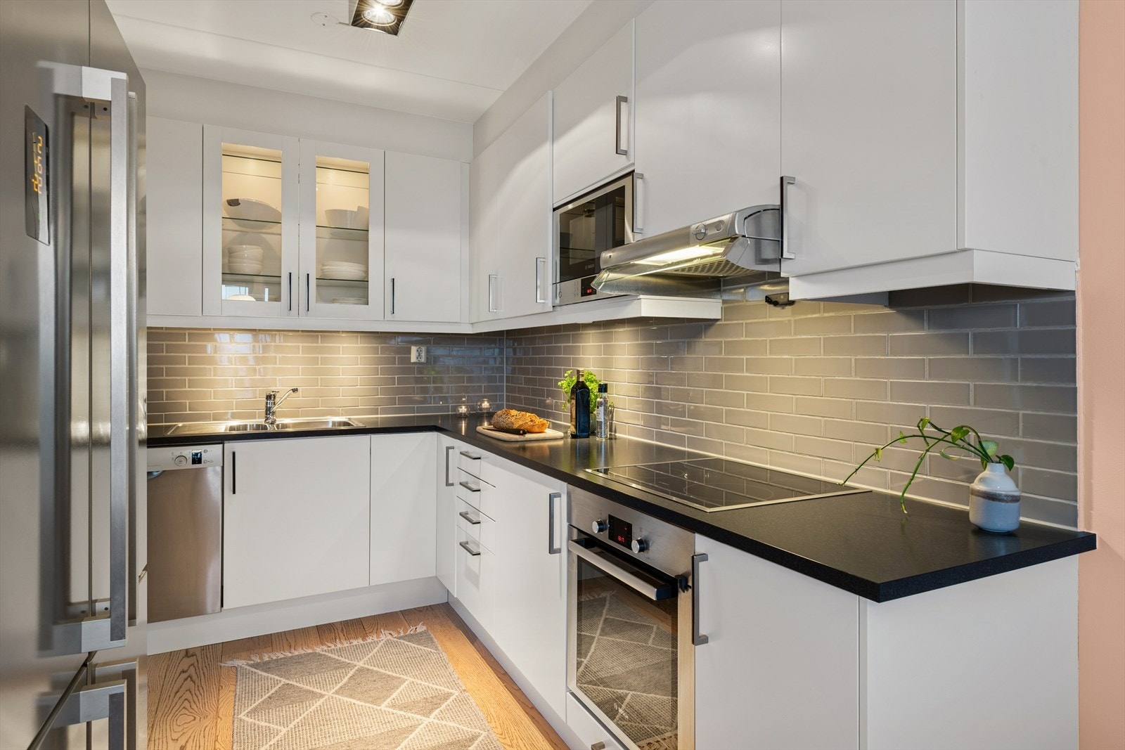 Her er det rikelig med oppbevaringsplass. Galleribilde