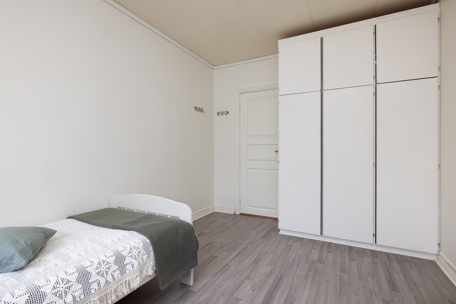 Soverommet har flere møbleringsmuligheter og plass til dobbeltseng. Galleribilde