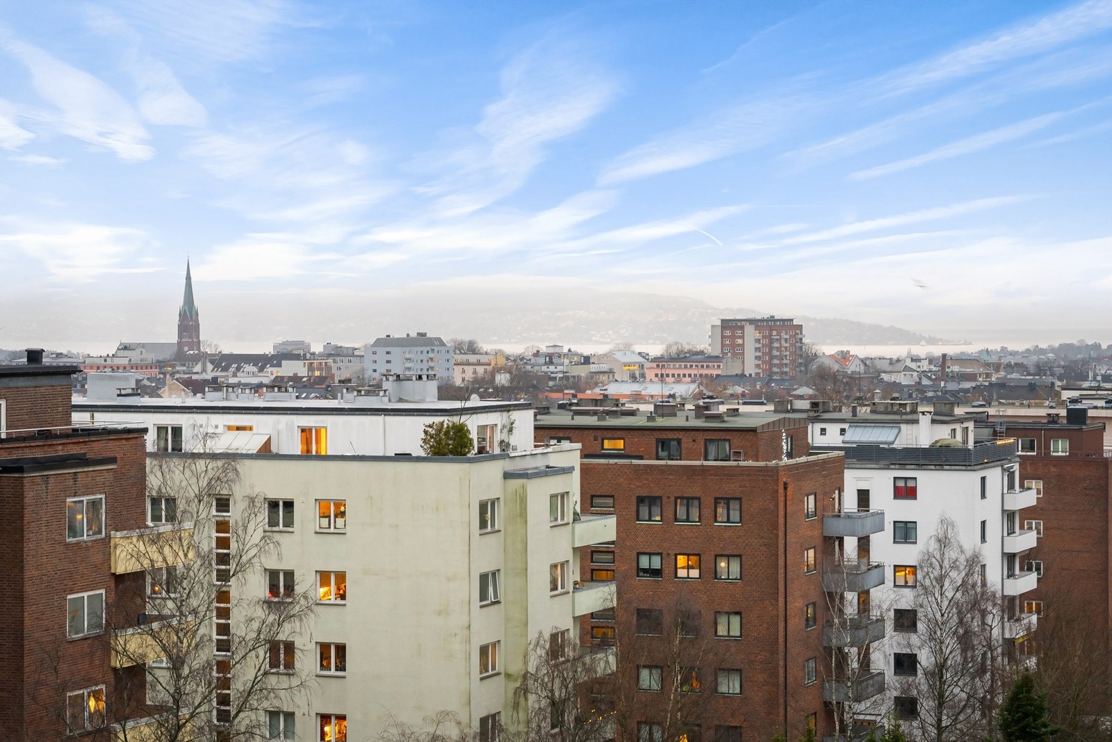 Området har meget gode kollektivforbindelser, med buss og trikk kun få minutters gange unna. Galleribilde