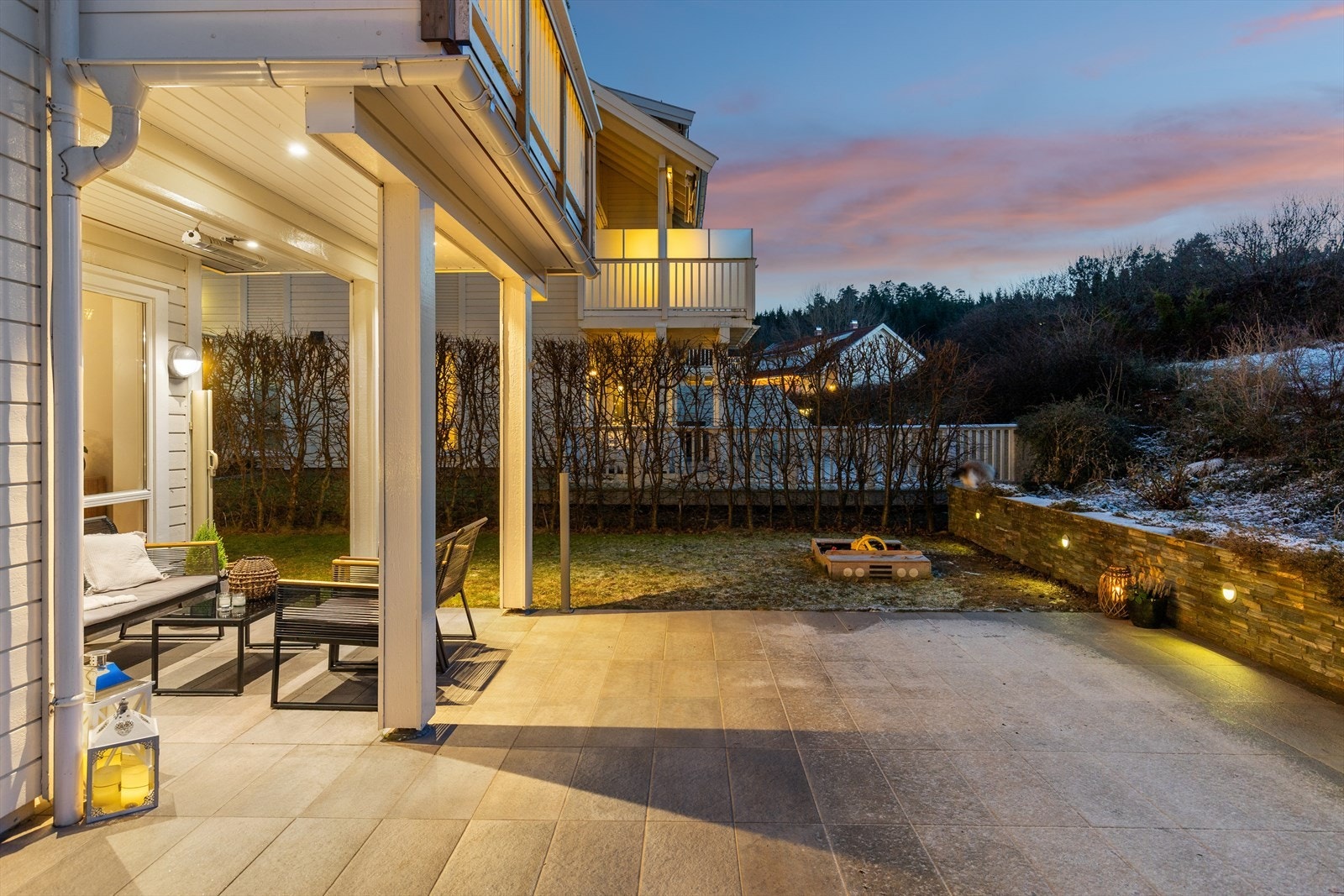 Terrassen ligger godt skjermet for vind, så her kan utesesongen starte allerede i påsken. Galleribilde