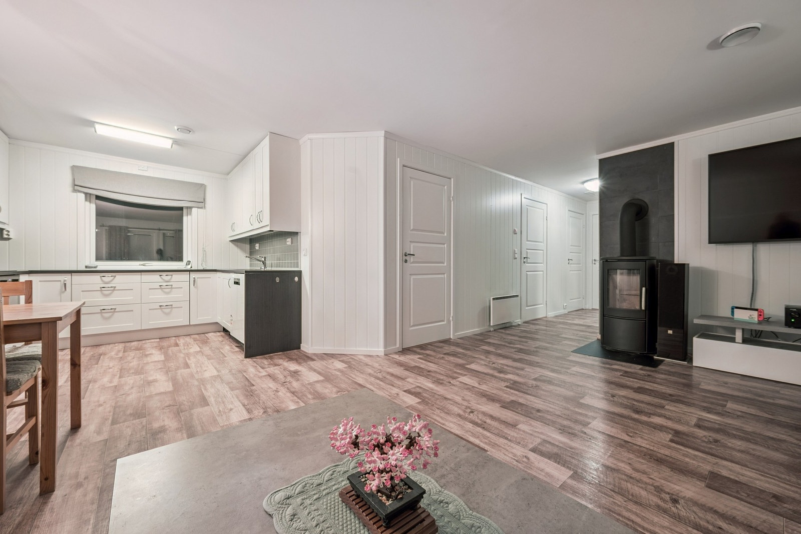 Praktisk åpen stue- kjøkkenløsning Galleribilde