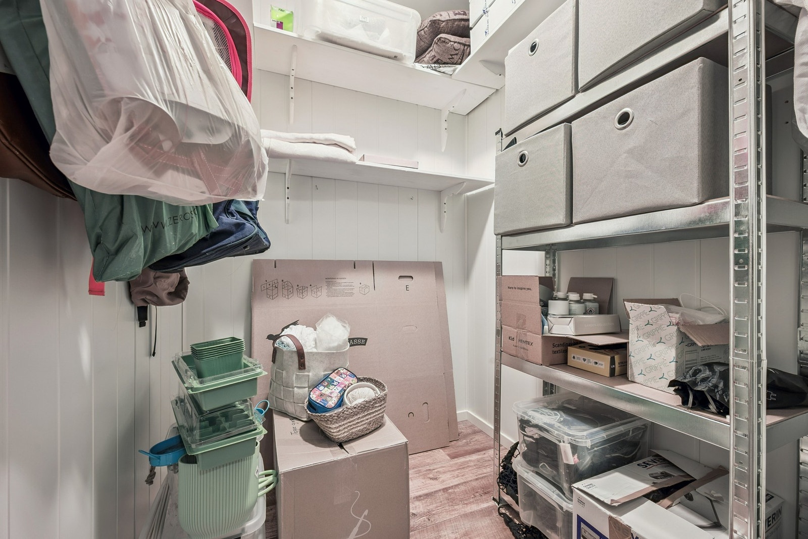 Bod med oppbevaringsmuligheter Galleribilde