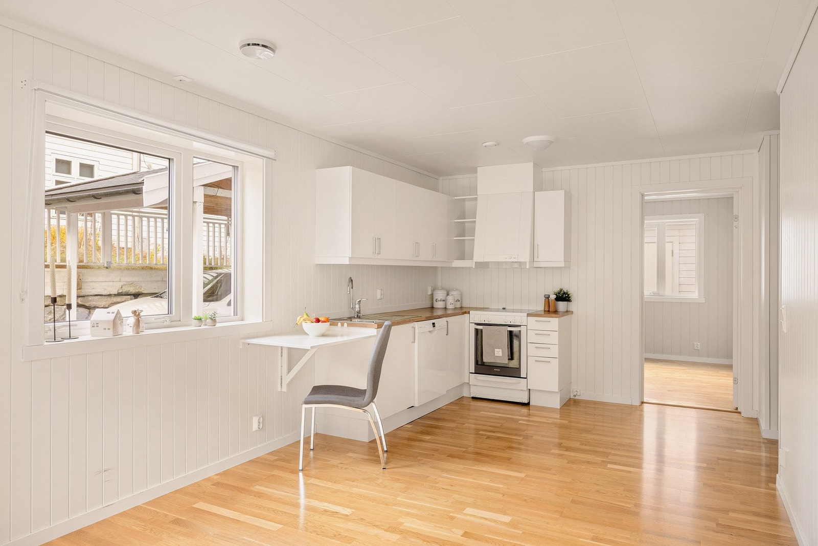 Stuen har god plass til både sofagruppe og spiseplass. Galleribilde