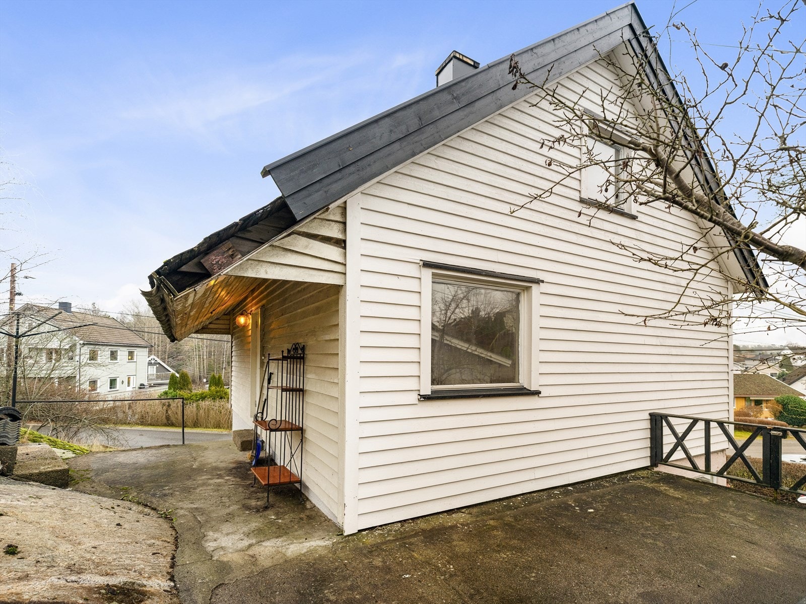 Eget inngangsparti for boligdelen i andre etasje Galleribilde