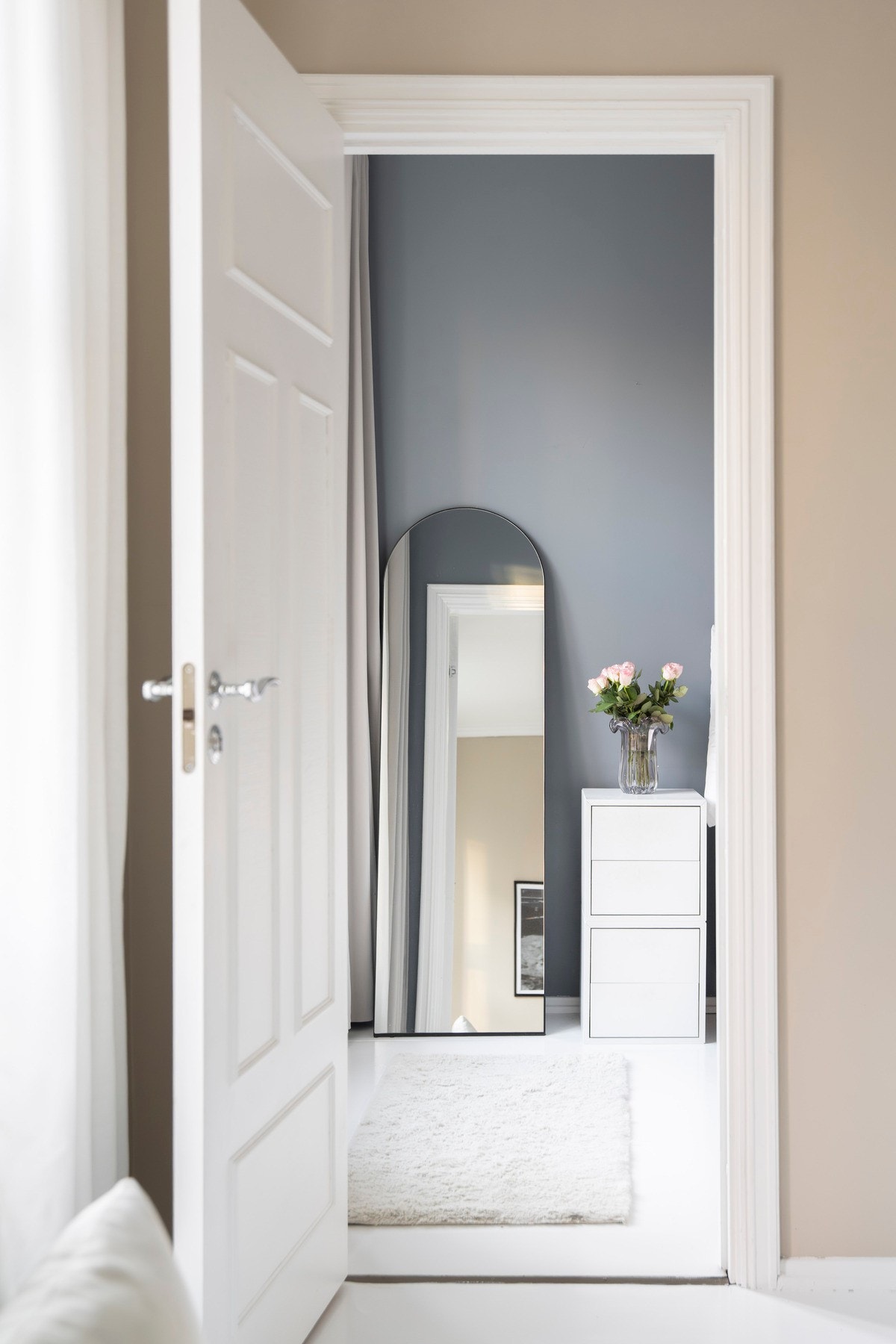 Lekre, profilerte innerdører. Galleribilde