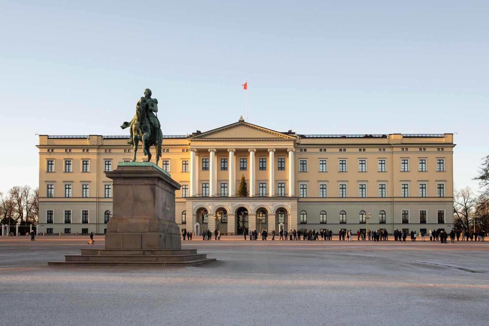 Bli naboen til kongen. Galleribilde