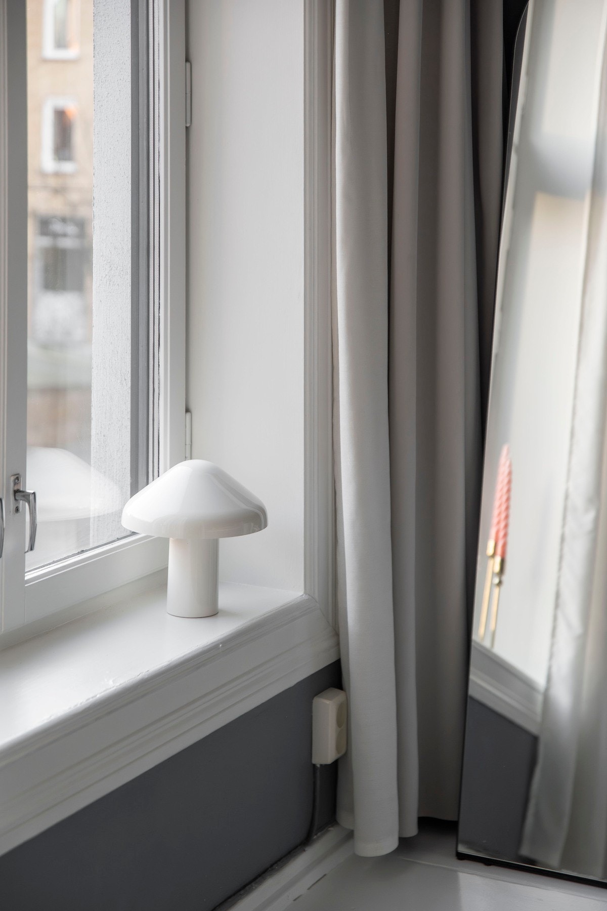 Det er satt inn svært lekre gardiner både i stue og soverom. Galleribilde