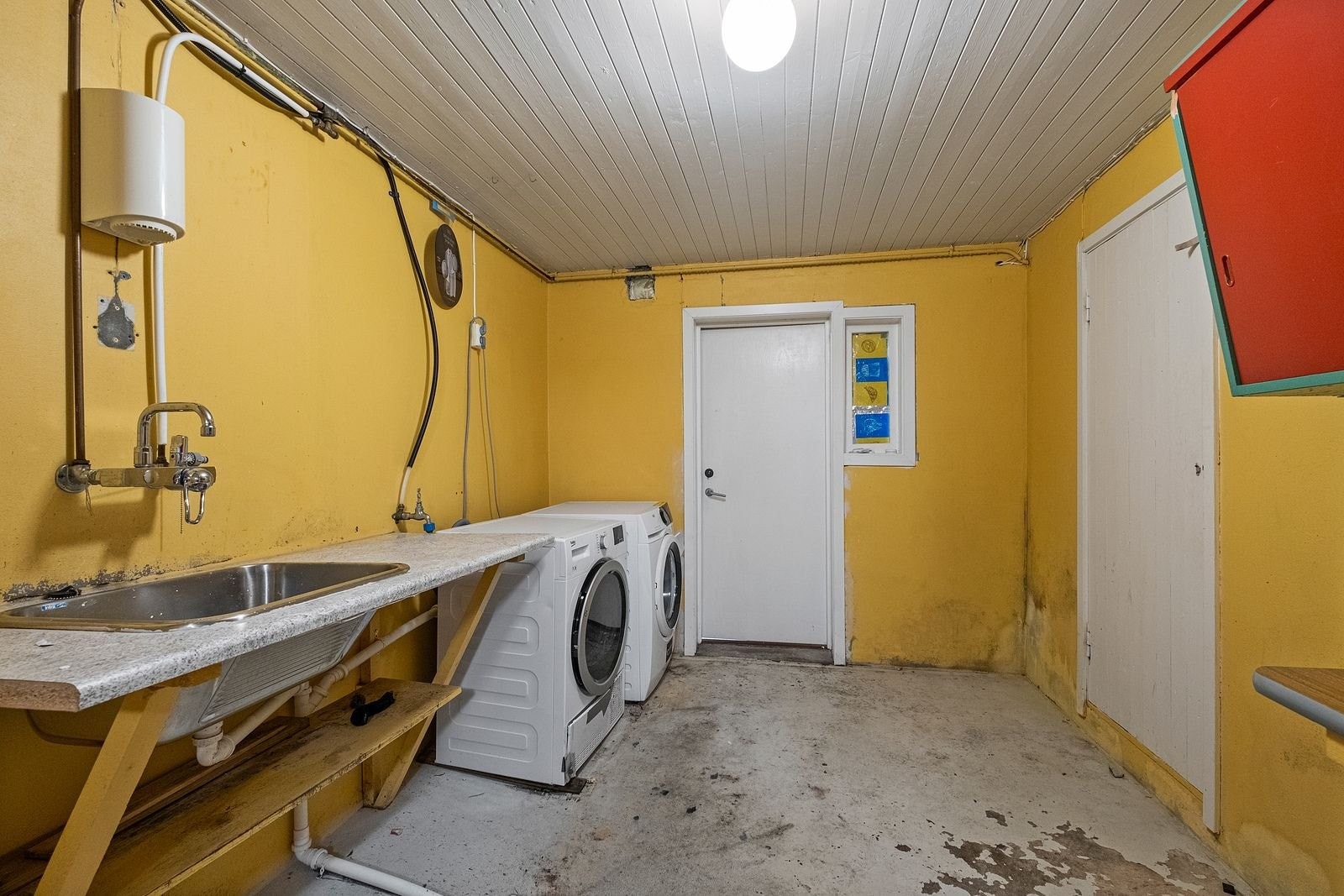 Vaskerom i underetasje. Galleribilde