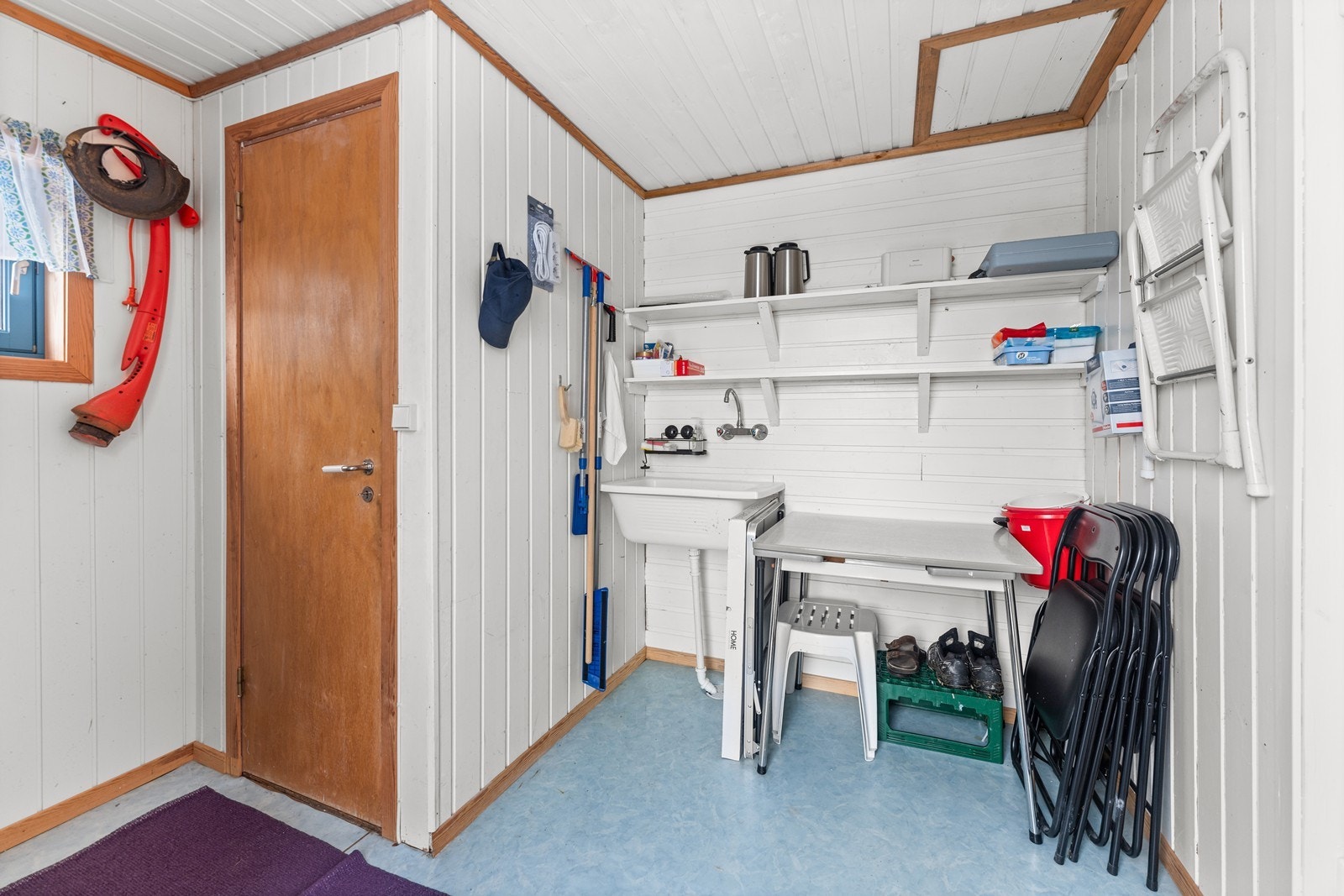 Grovinngang med trapp ned til kjelleren. Galleribilde