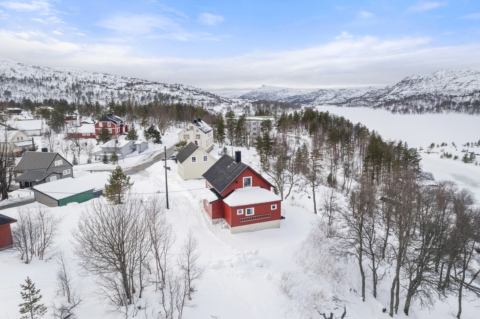 Knaben har et unikt turterreng både sommer som vinter. Galleribilde