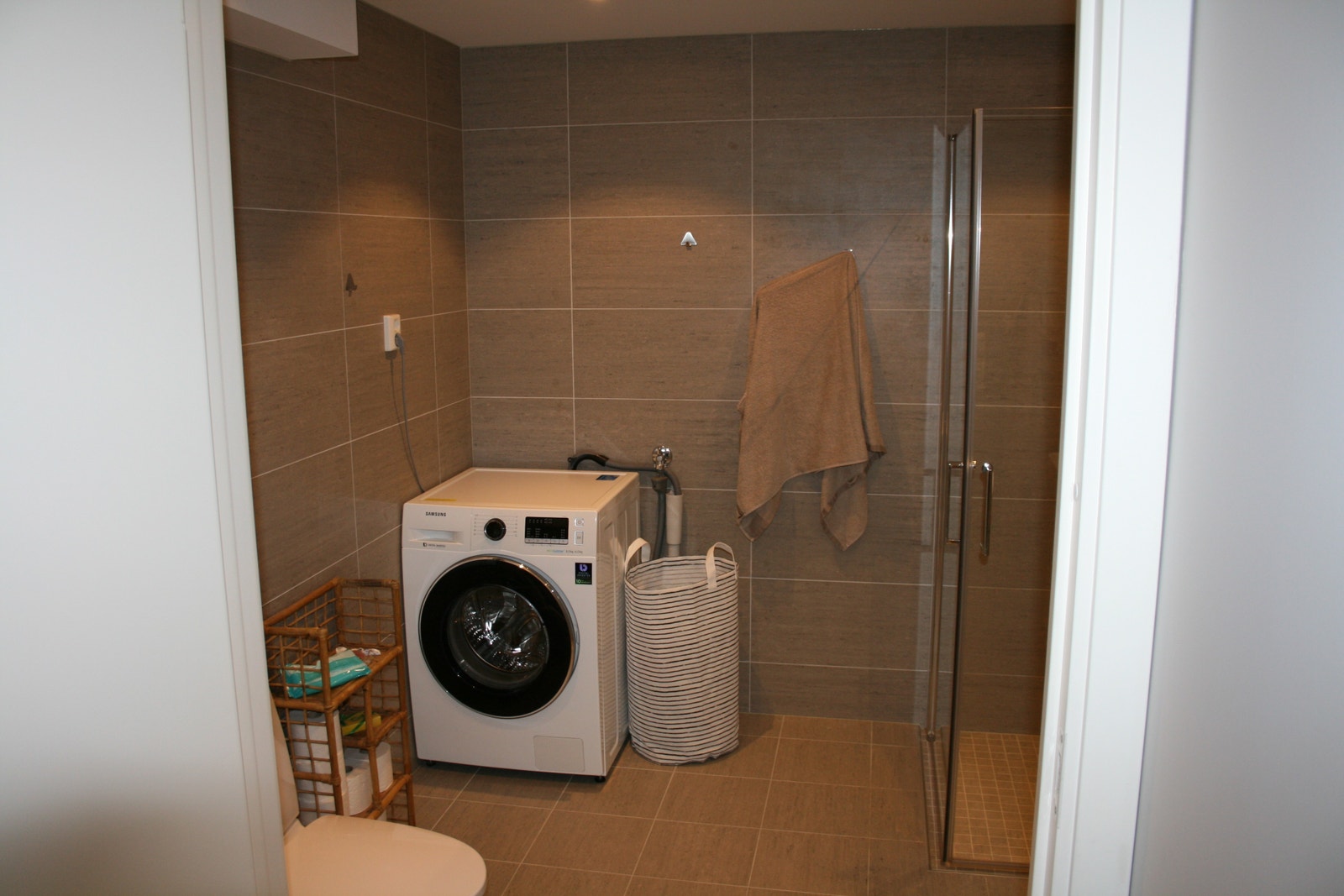 Opplegg for vaskemaskin på bad. Galleribilde