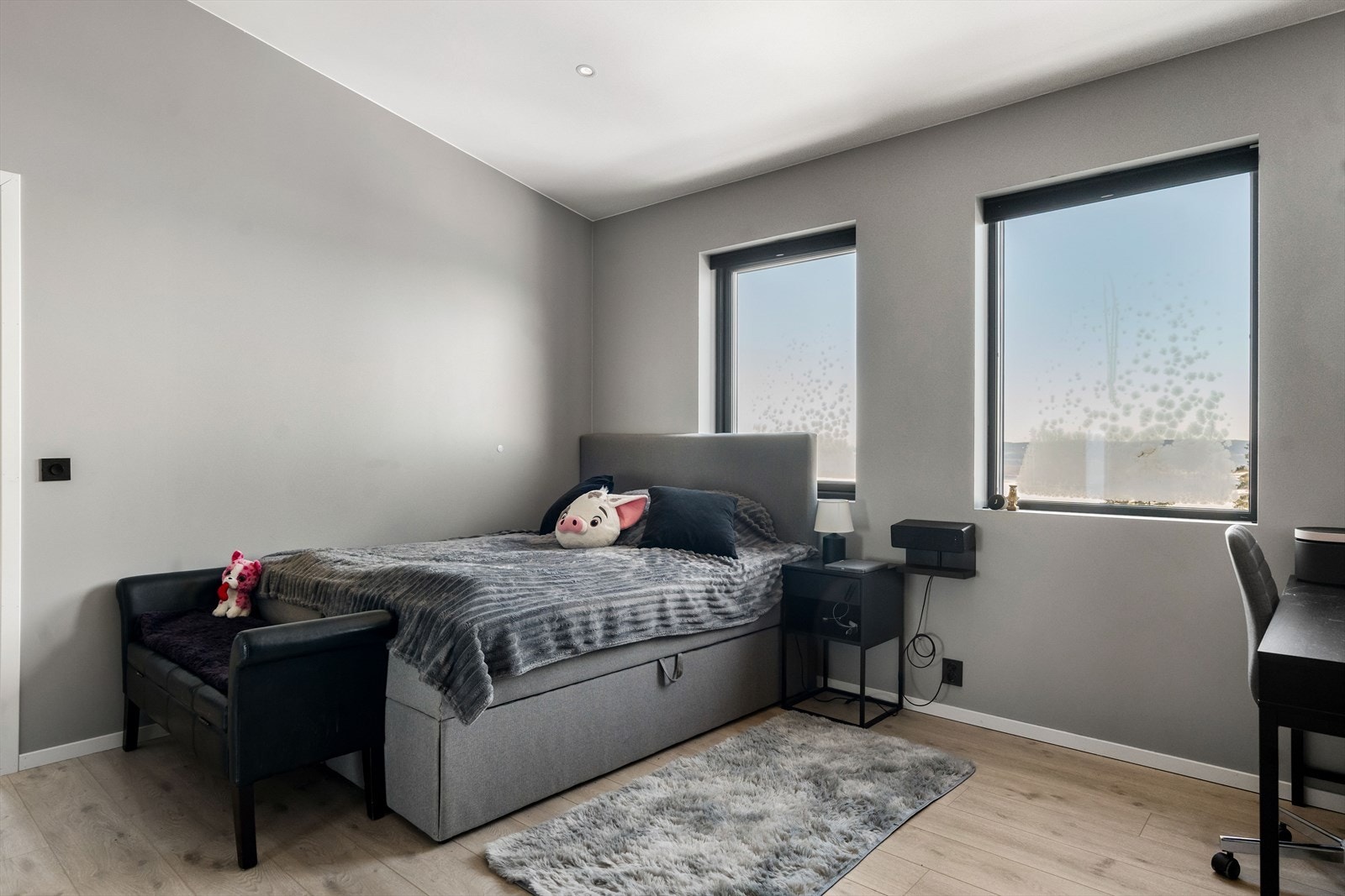 Soverom 2 er romslig med gode innredningsmuligheter, samt mye naturlig dagslys. Galleribilde