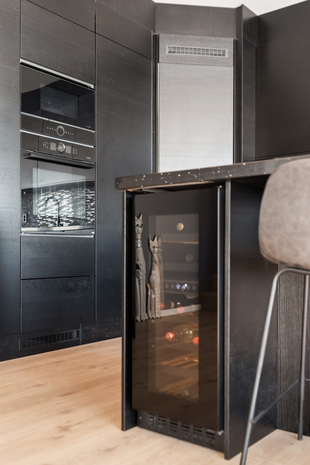 Ved barløsningen er det integrert vinskap, som setter prikken over i-en. Galleribilde