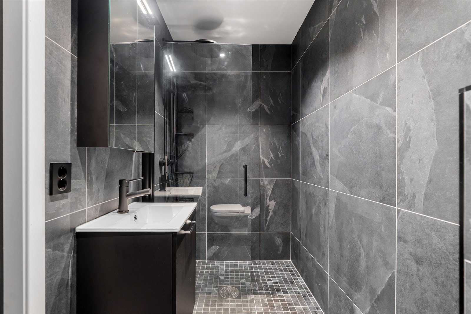 Bad i underetasjen følger samme stil som de andre badene. Galleribilde