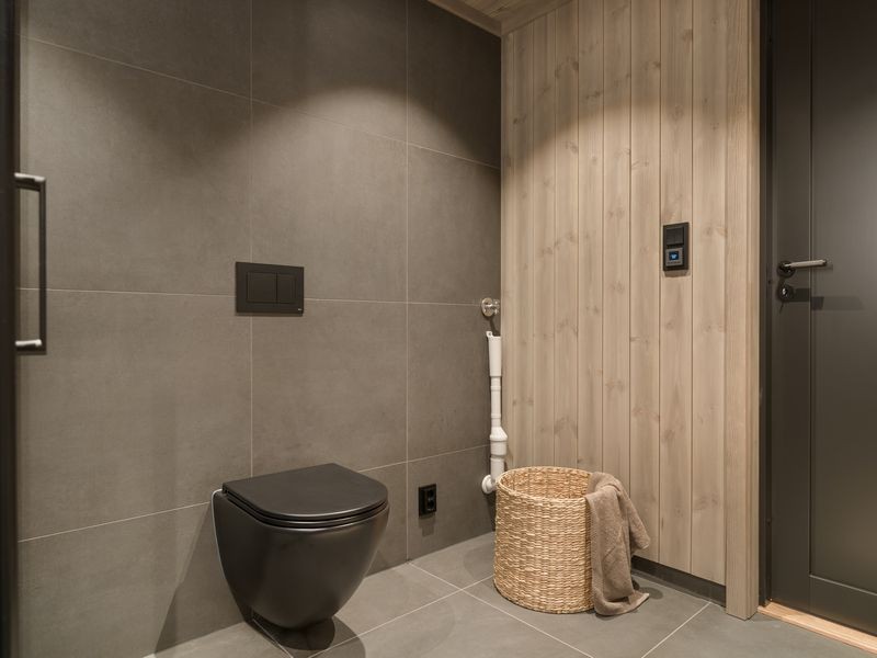 Leiligheten har et separat WC i tillegg til hovedbadet, som vist på plantegningen. Galleribilde