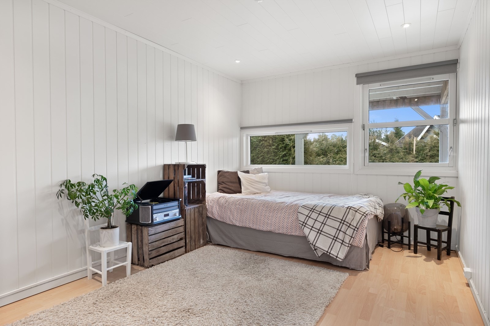 Det andre soverom ligger vegg-i-vegg med flere møbleringsmuligheter. Galleribilde