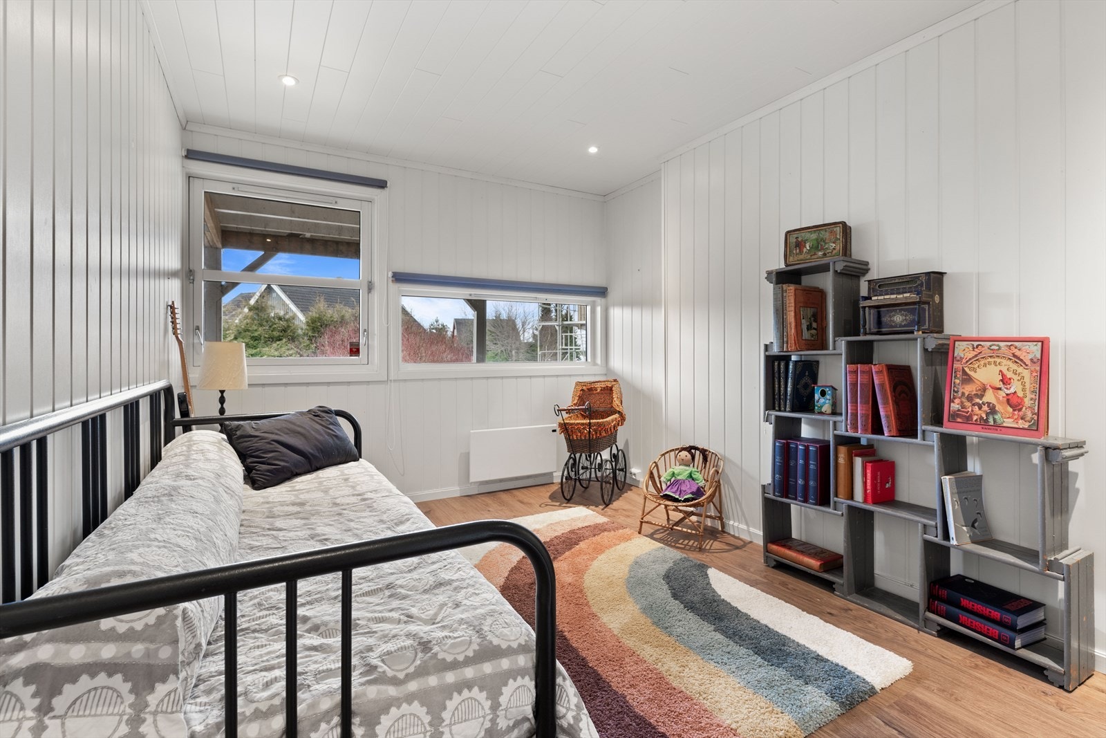 Soverom/gjesterom med god plass og innbydende atmosfære for en avslappende overnatting. Galleribilde