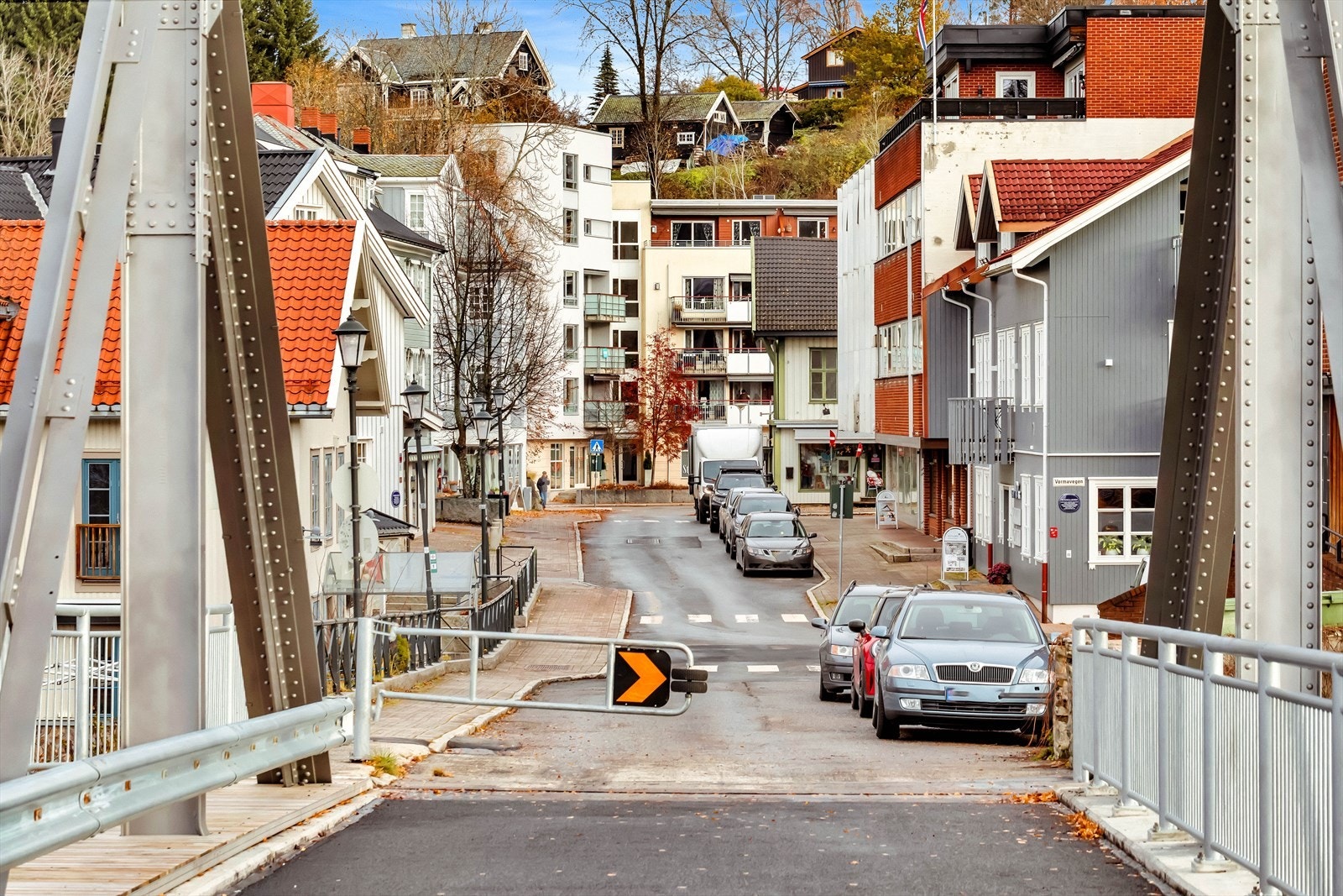 Fra boligen er det ca 8 minutters kjøring til Sundet sentrum Galleribilde
