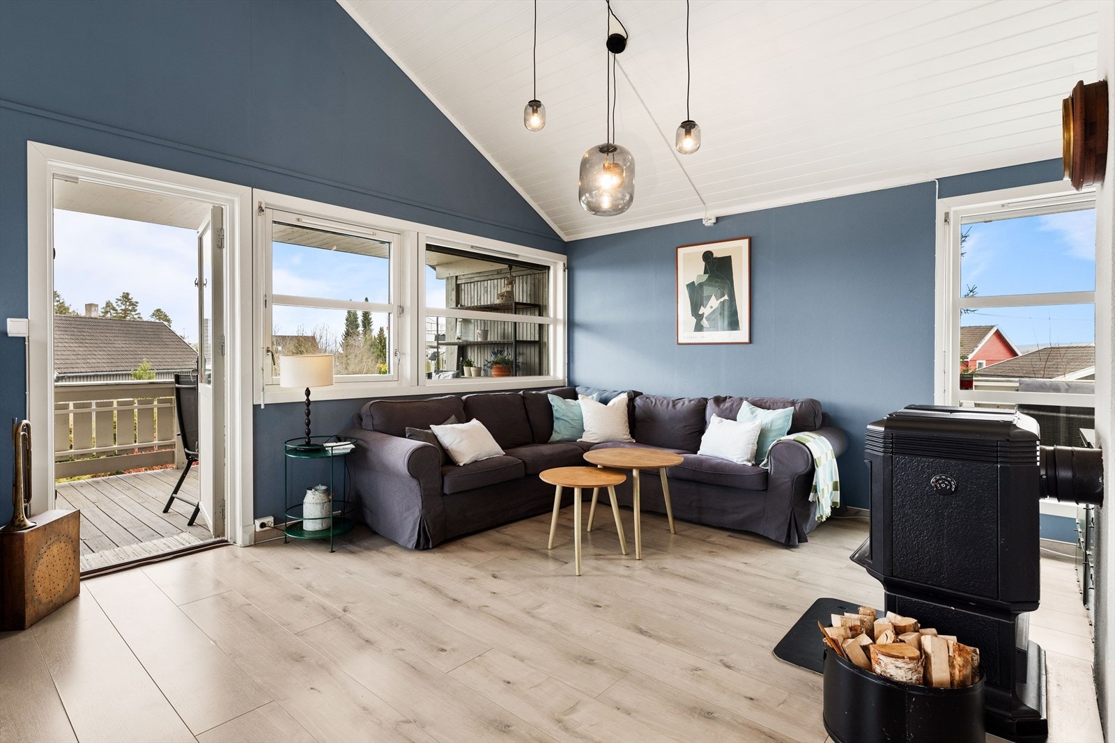 Tv-krok med god plass til hjørnesofa og tilhørende møblement. Galleribilde