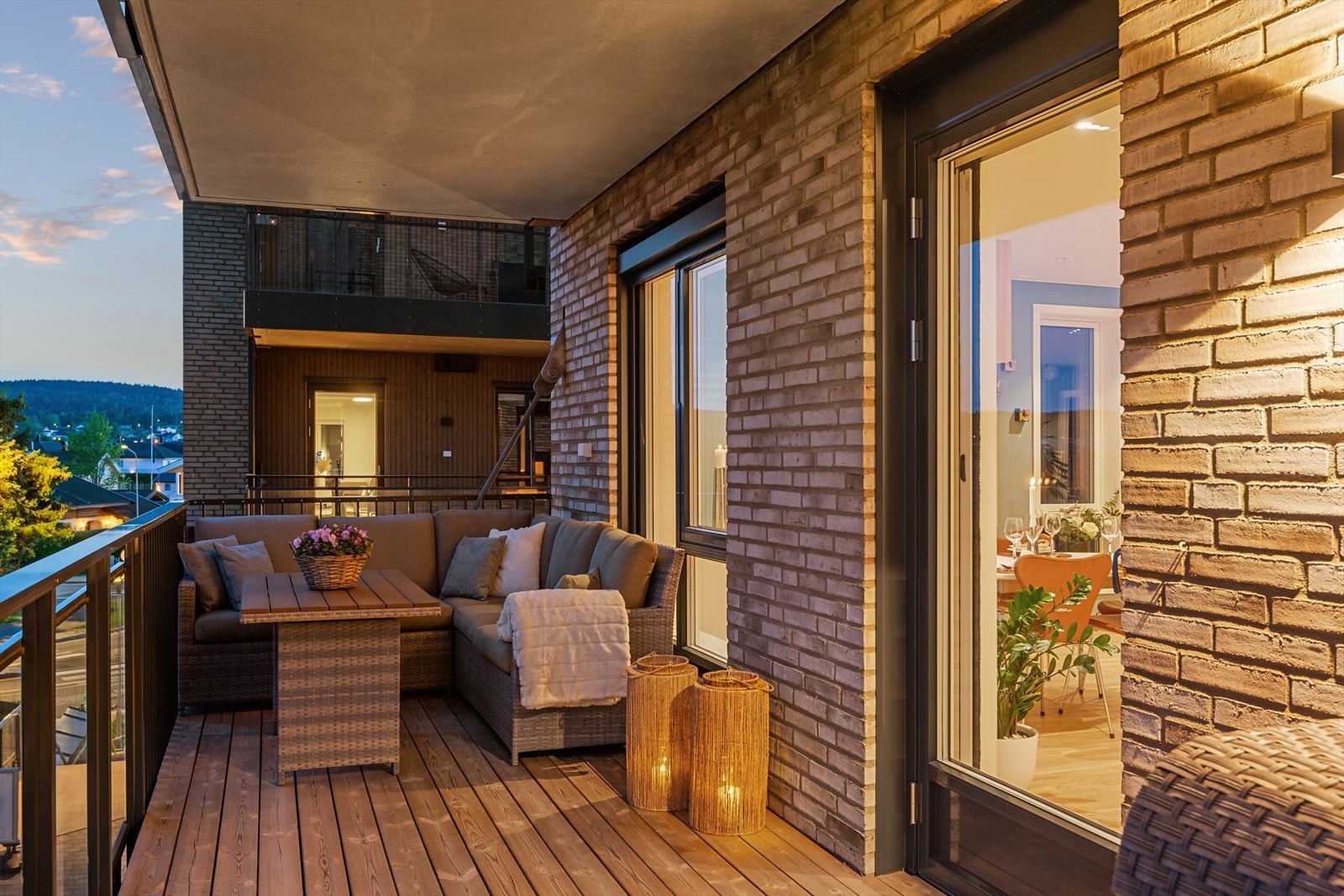 Fra stuen er det utgang til balkong på 14,6 kvm. Galleribilde