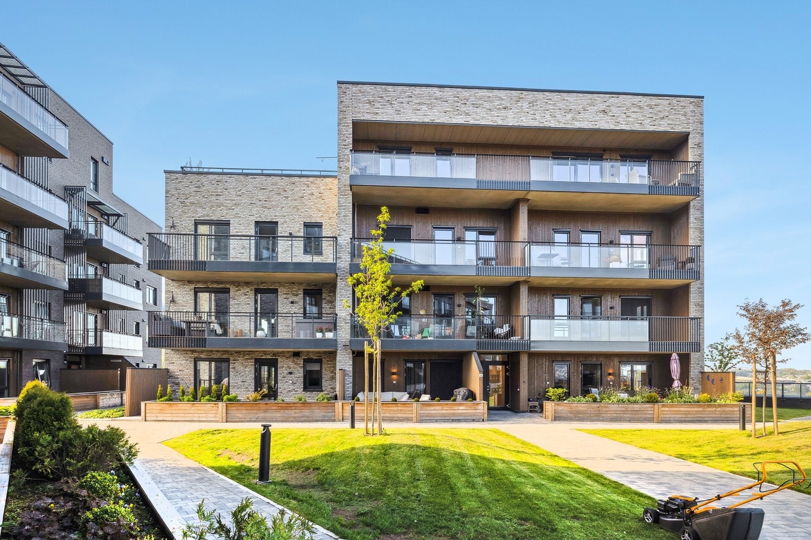 Leiligheten har en attraktiv beliggenhet på Skjettentoppen i 3. etasje og kun en etasje opp fra inngangspartiet. Galleribilde