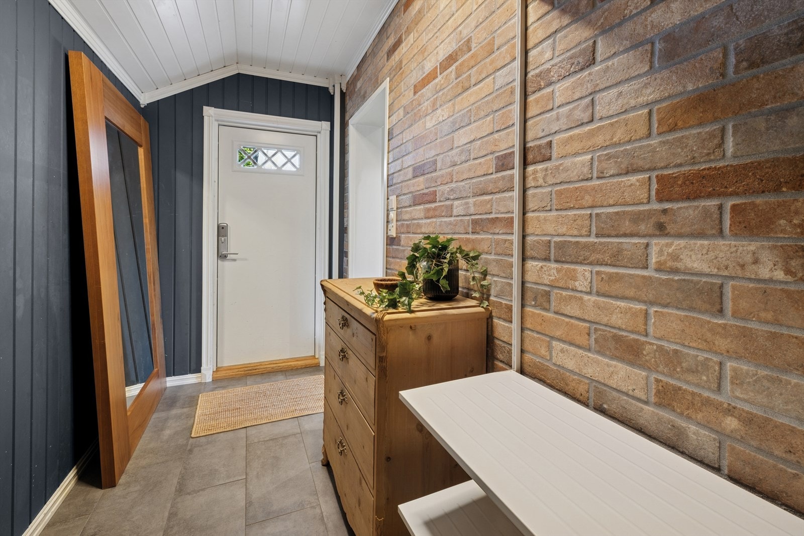 Boligen har to inngangspartier. Galleribilde