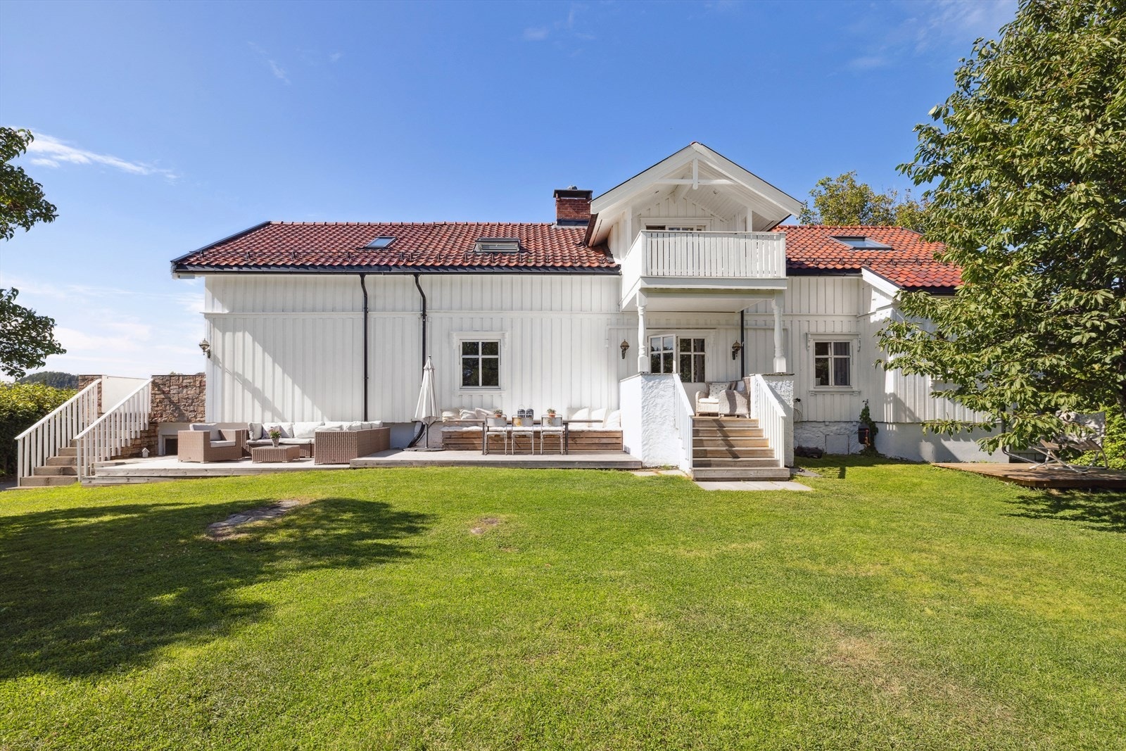 Boligen fremstår som et innbydende hjem med god standard og en innholdsrik planløsning. Galleribilde