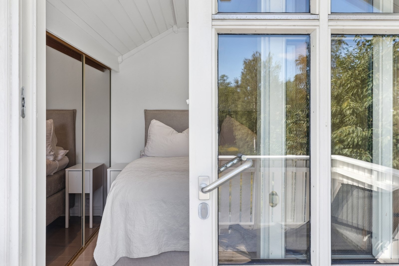 Soverommet har utgang til egen balkong. Galleribilde