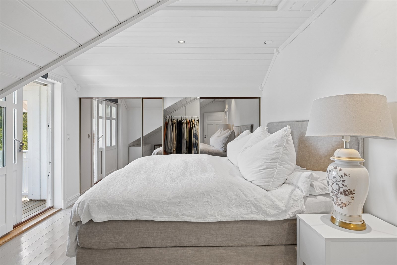 Hovedsoverommet er romslig, med lyse overflater. Galleribilde