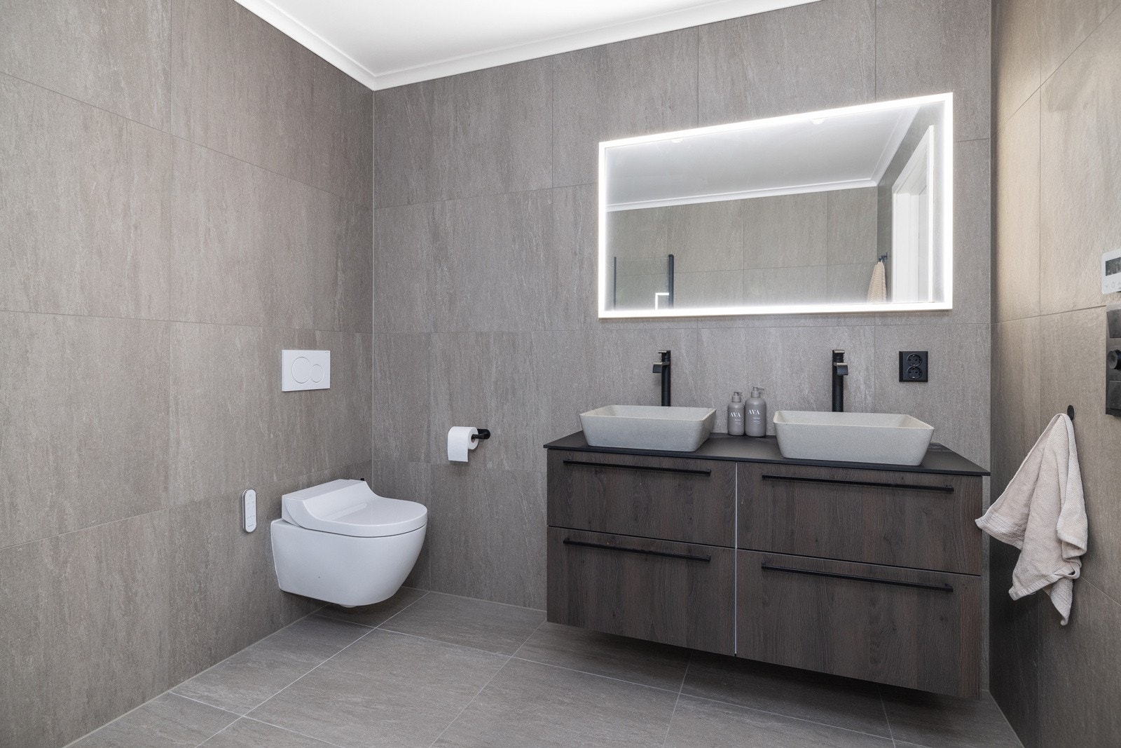 Masterbad - Flott masterbad med kvalitetsbevisste materialer og fargevalg. Galleribilde