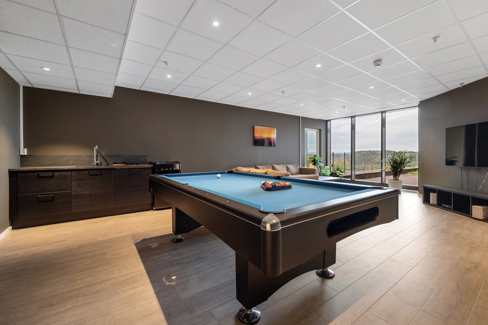 Her venter fasiliteter som bl.a. treningstudio, badstu, møterom, selskapsrom og hyggelige uteplasser. Galleribilde