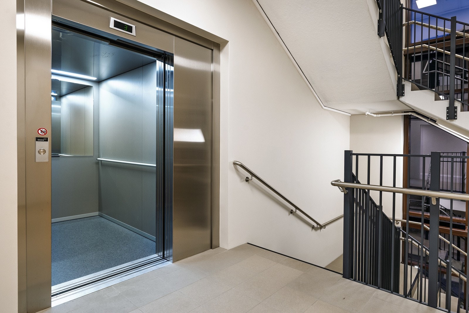 Enkel adkomst via heis både fra hovedinngang og garasje. Galleribilde