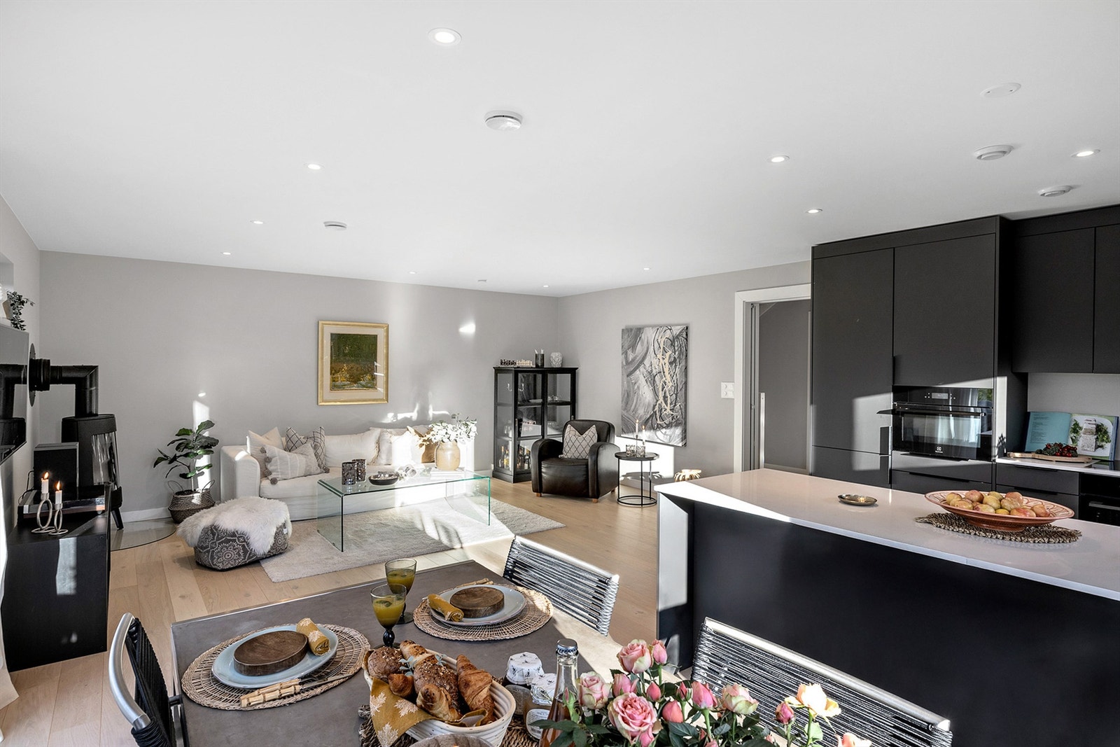 Downlights i himlingen sørger for god belysning Galleribilde