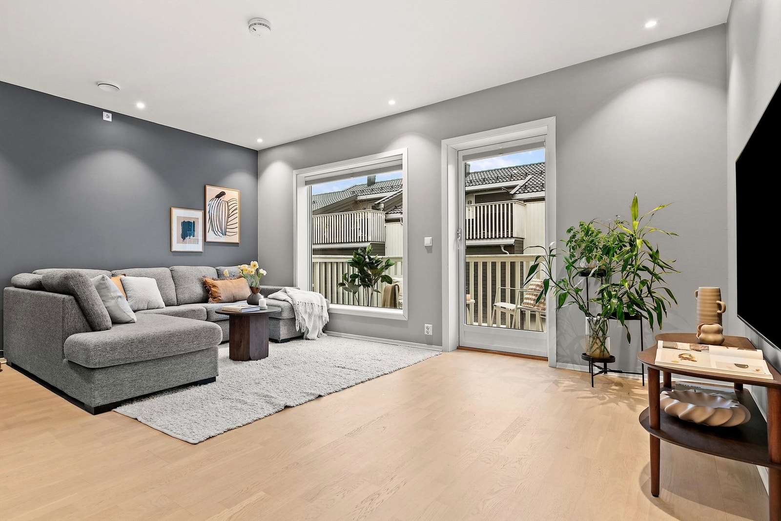 Stue med utgang til balkong. Galleribilde