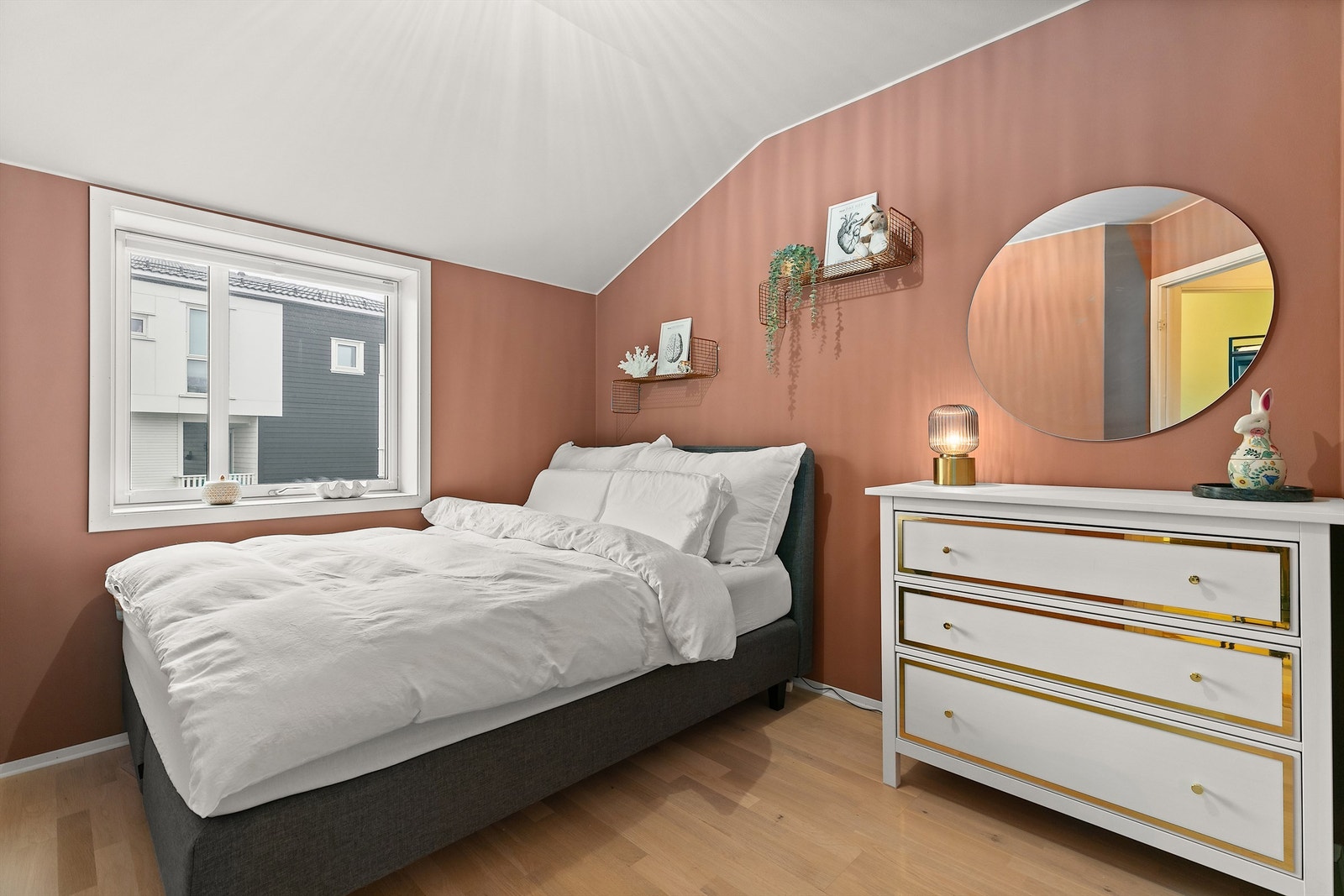 Soverom i 2.etasje med god størrelse. Galleribilde