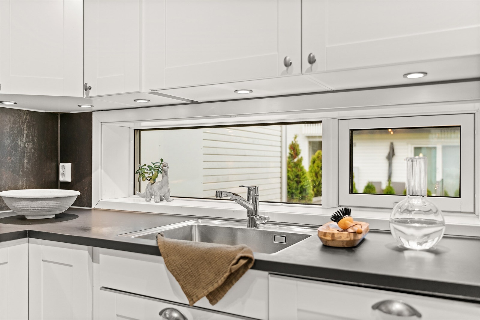 Nedfelt servant, og godt arbeidslys. Galleribilde