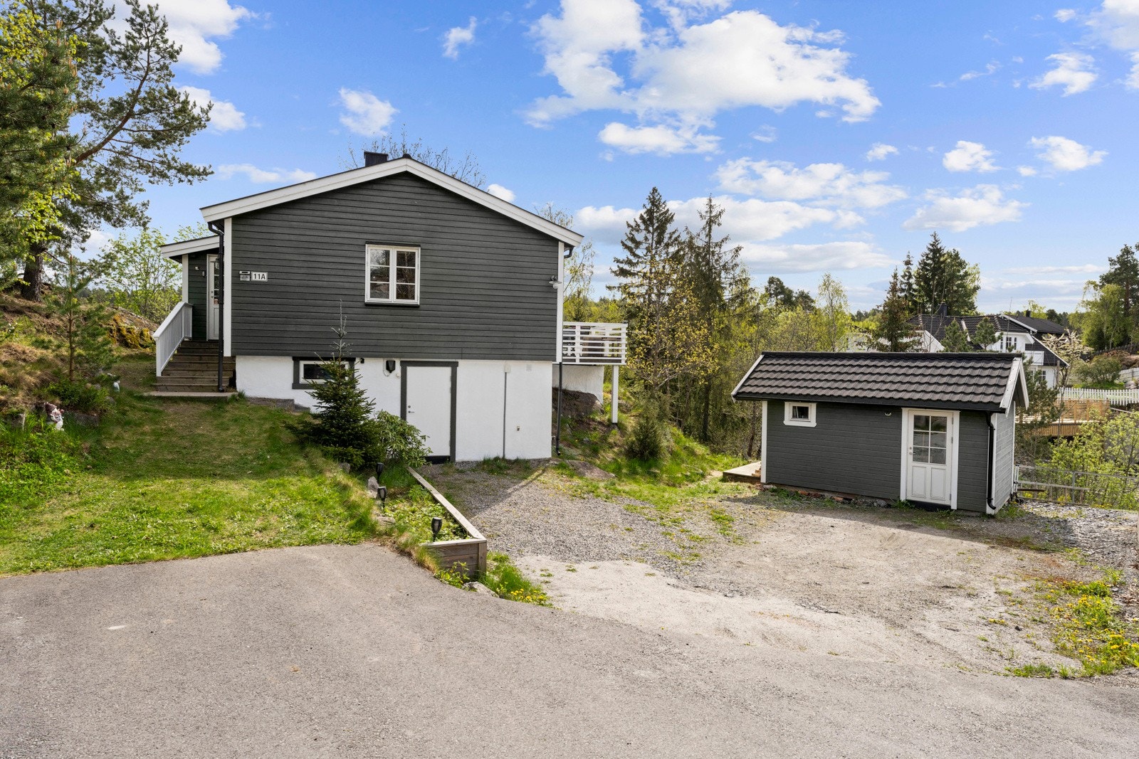 Velkommen til Homannskollen 11 A - en velholdt, tiltalende og arealeffektiv enebolig. Galleribilde