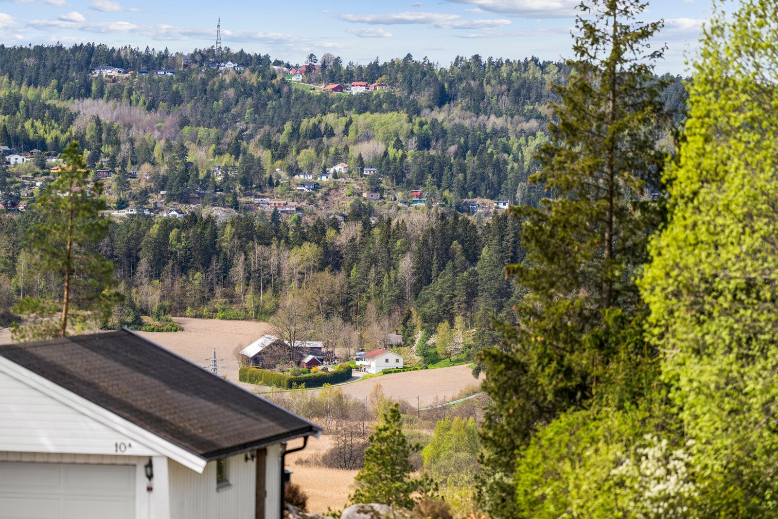 Utsikten fra terrassen er langstrakt og landlig. Galleribilde