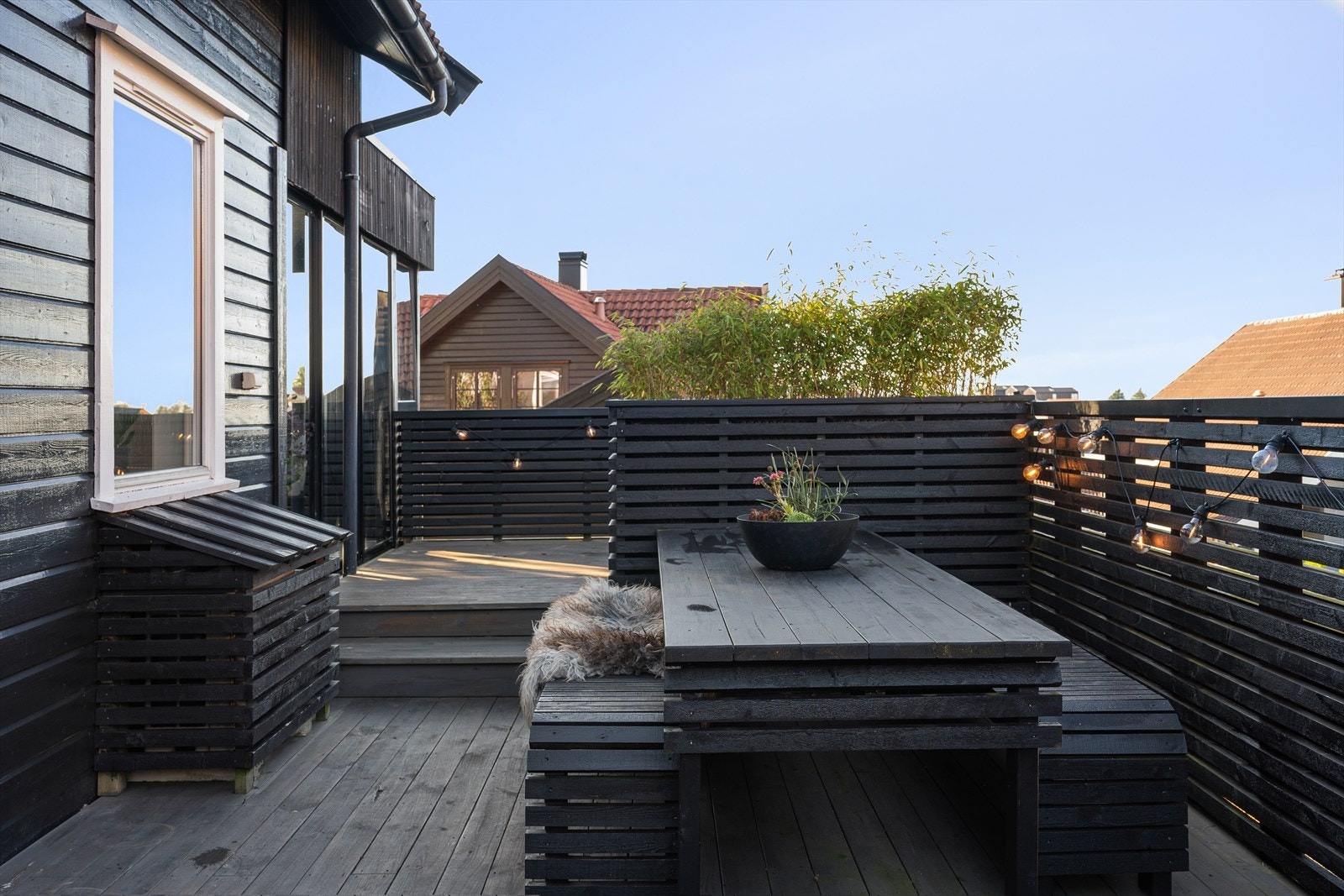 Solrikt uteområde. Galleribilde