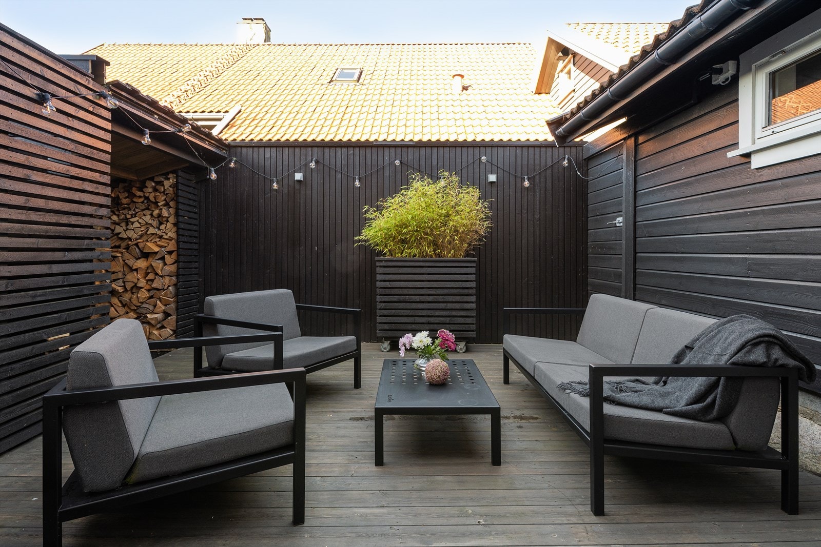 Solrikt uteområde. Galleribilde