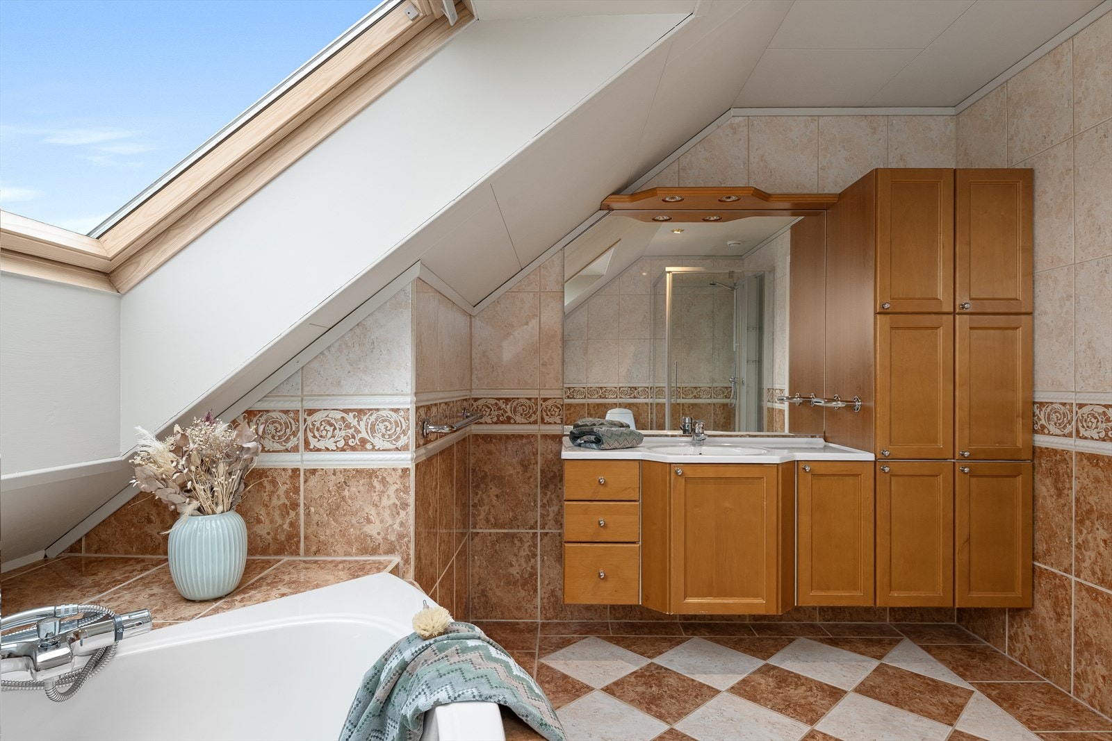 Romslig bad i 2.etg. Galleribilde