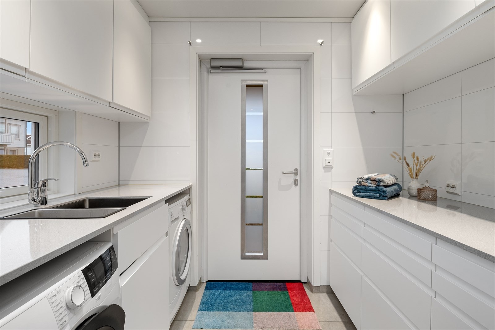 Biinngang/vaskerom. Galleribilde