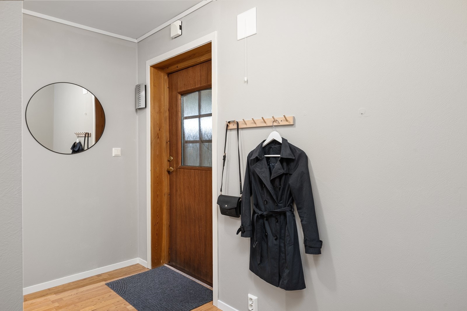 Gang - inngangsparti i leilighet. Galleribilde